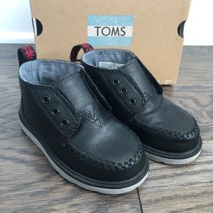 Toms | Tiny - Black Velcro Mid-Tops | Kids sz 8